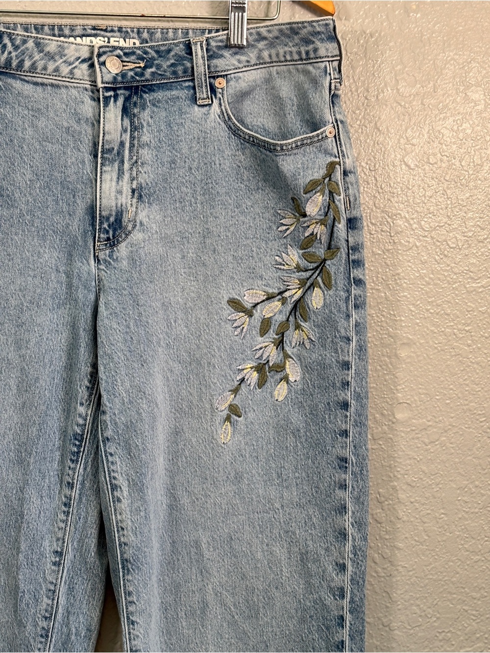 Lands’ End Floral Embroidered Mid Rise Relaxed Straight Leg Jeans Sz. 14P - Picture 2 of 9